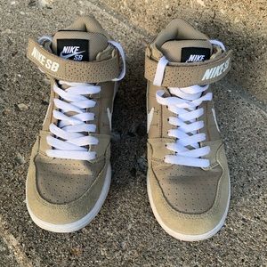 Nike SB Tan Sneakers Boy’s 4y